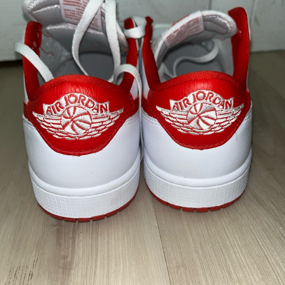 Air Jordan 1 Retro OG Low University Red White Men’s Size 11 - Picture 6 of 8